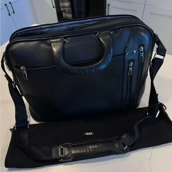 Tumi Narita Slim Black Briefcase - Picture 2 of 14